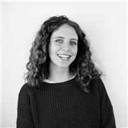 Offro ripetizioni di inglese oppure opportunità di fare conversazione in lingua per migliorare la pratica.